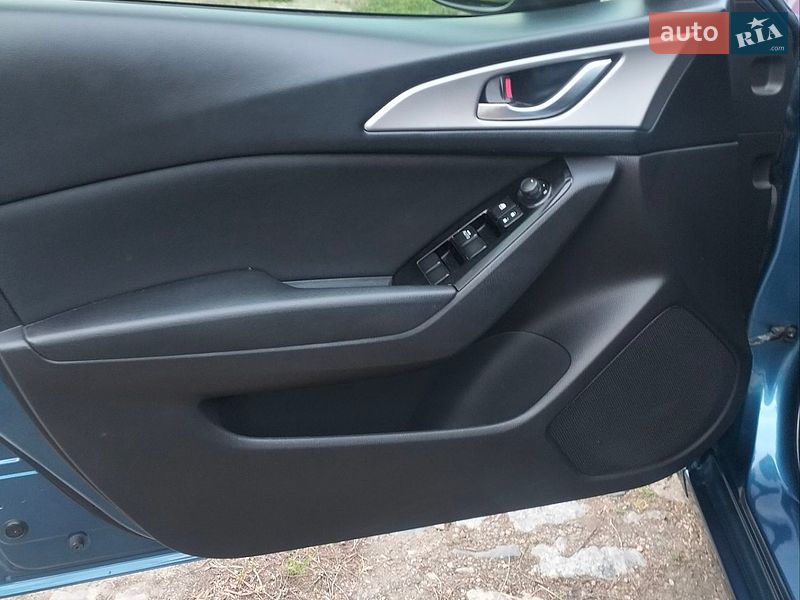 Седан Mazda 3 2017 в Первомайську