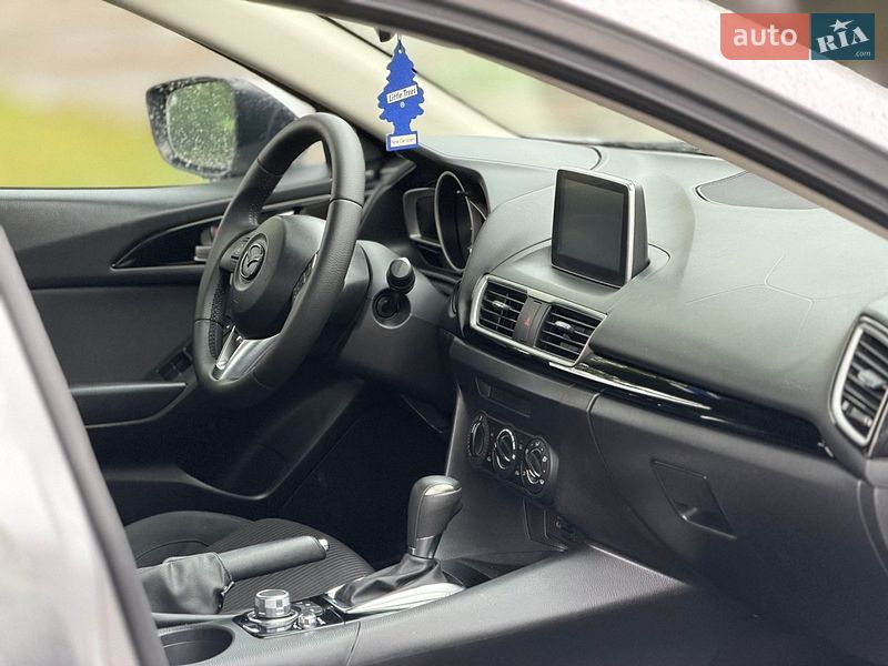 Седан Mazda 3 2015 в Івано-Франківську