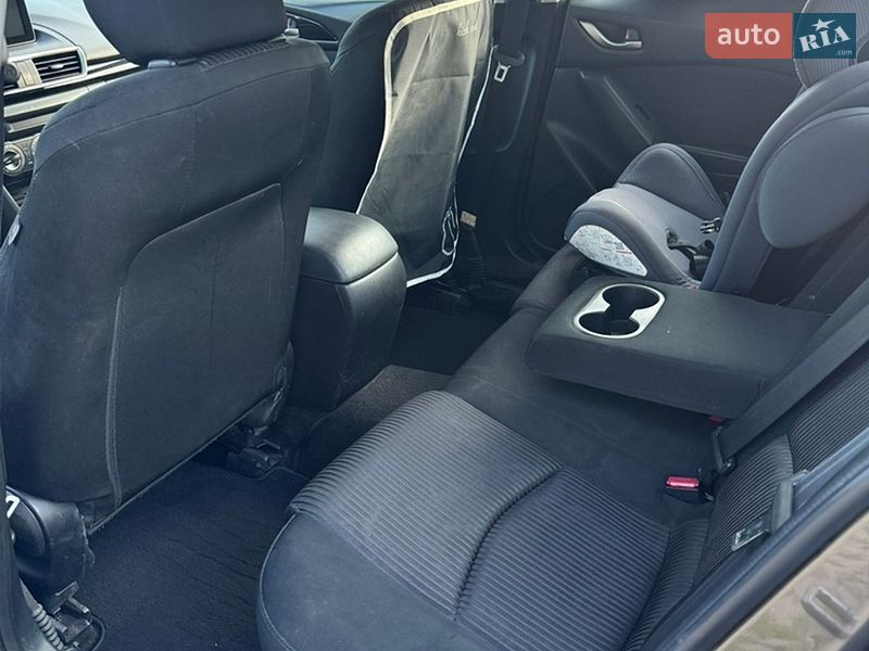 Седан Mazda 3 2015 в Харькове