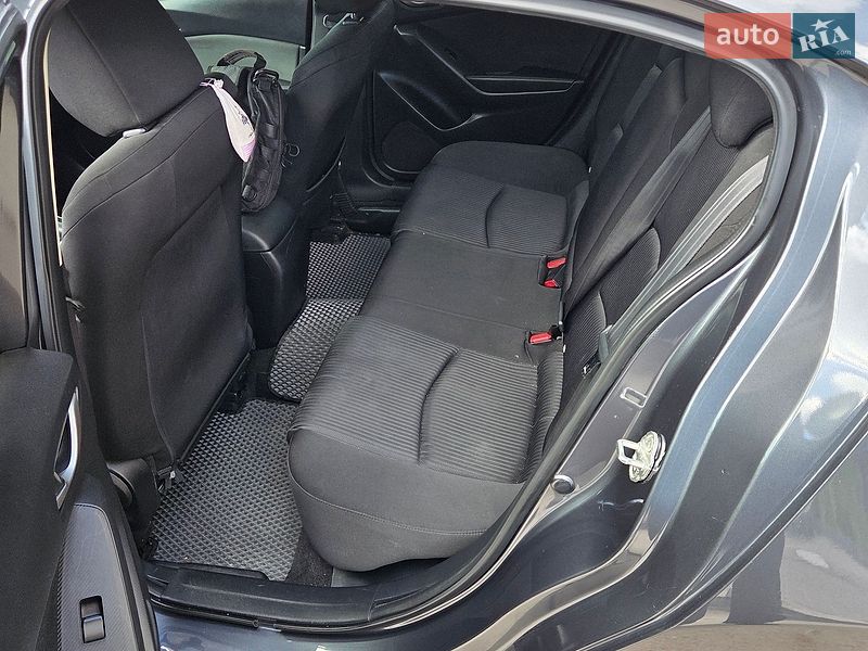 Седан Mazda 3 2016 в Новониколаевке