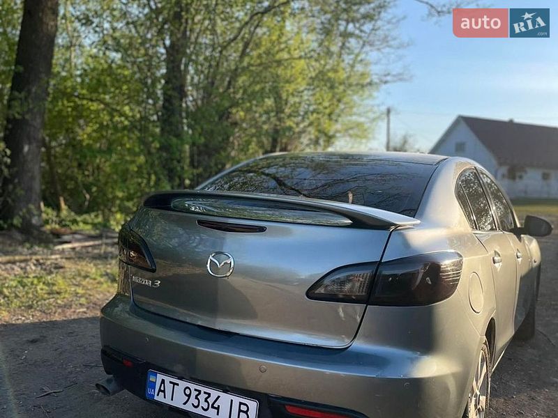 Седан Mazda 3 2011 в Ивано-Франковске