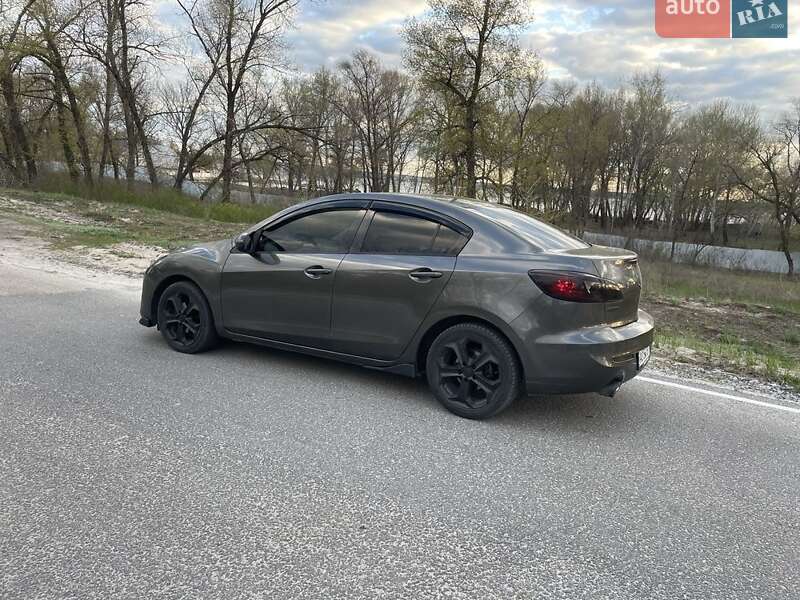 Седан Mazda 3 2012 в Дніпрі