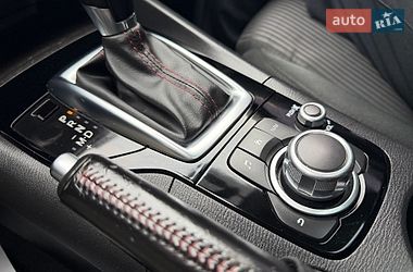 Седан Mazda 3 2016 в Киеве