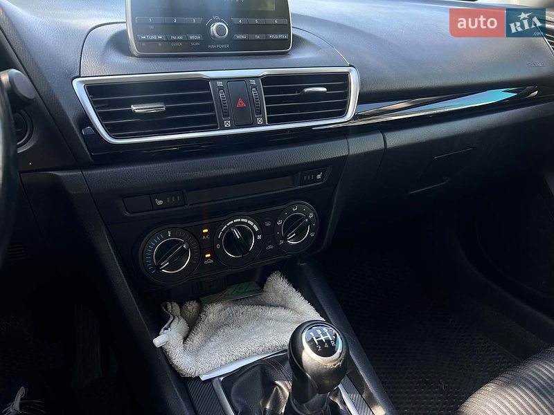 Седан Mazda 3 2016 в Києві