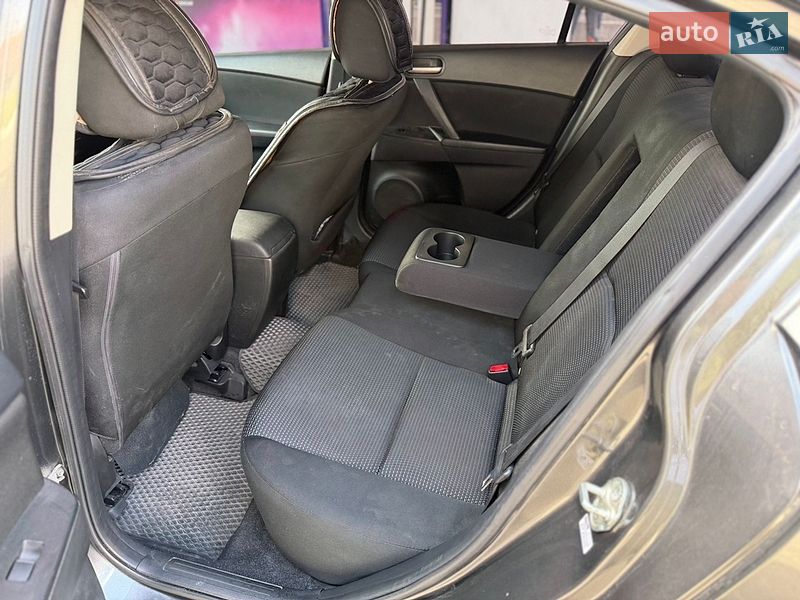 Седан Mazda 3 2012 в Дніпрі