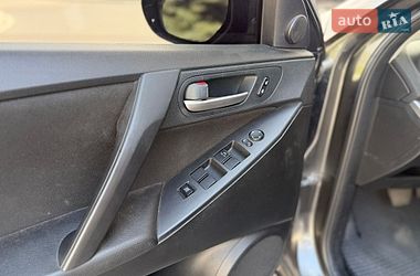Седан Mazda 3 2012 в Дніпрі