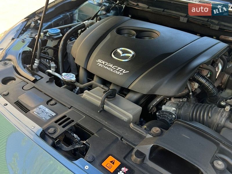 Седан Mazda 3 2016 в Черкасах