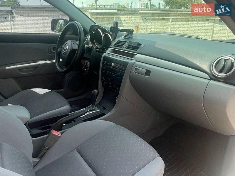 Седан Mazda 3 2004 в Киеве