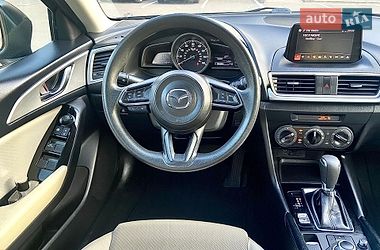Седан Mazda 3 2017 в Киеве