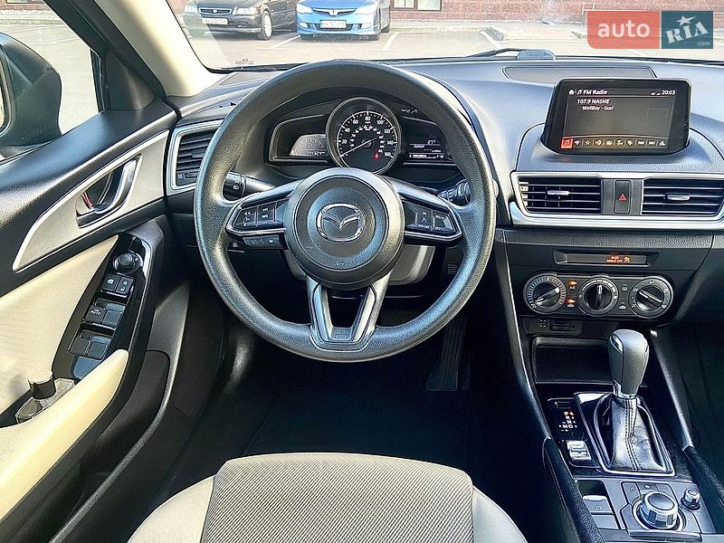 Седан Mazda 3 2017 в Киеве