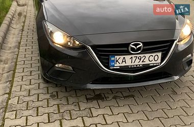 Седан Mazda 3 2016 в Киеве