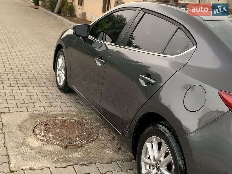 Седан Mazda 3 2016 в Киеве