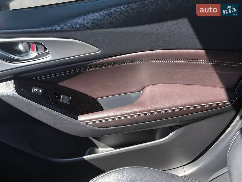 Седан Mazda 3 2018 в Ромнах