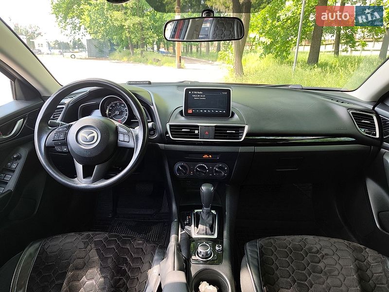 Седан Mazda 3 2016 в Киеве