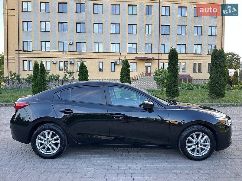Седан Mazda 3 2018 в Коломые