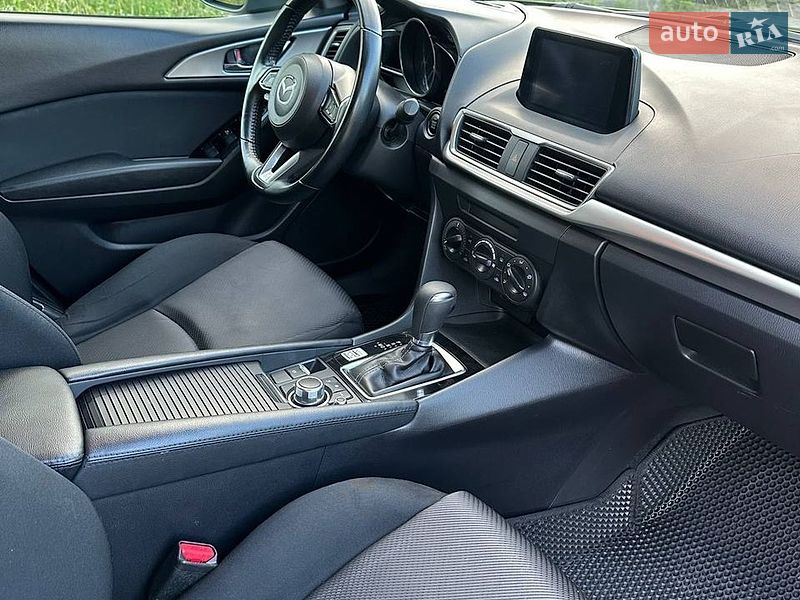 Седан Mazda 3 2018 в Коломые