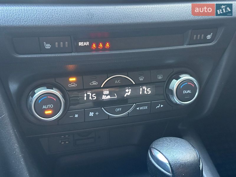 Седан Mazda 3 2014 в Киеве