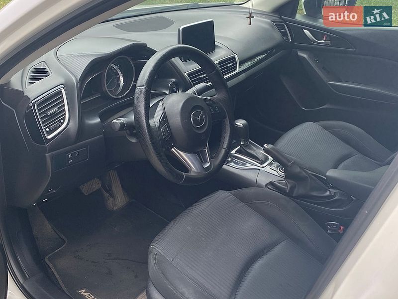 Седан Mazda 3 2016 в Новомосковську