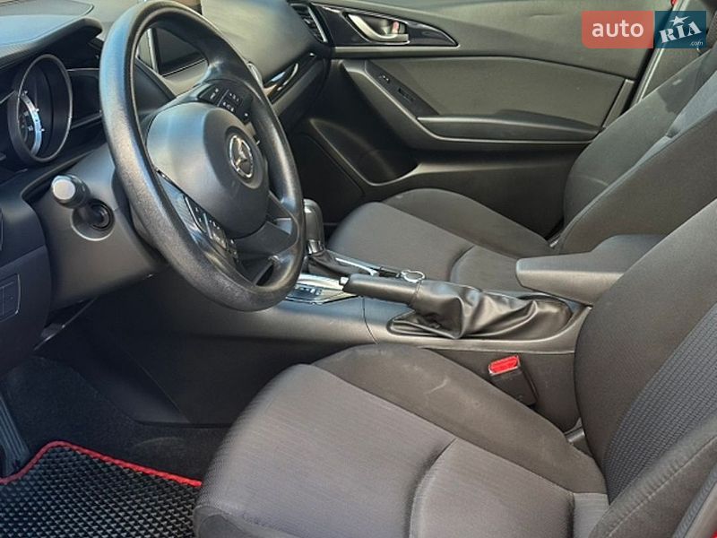 Седан Mazda 3 2015 в Ивано-Франковске