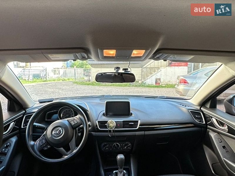 Седан Mazda 3 2015 в Ивано-Франковске