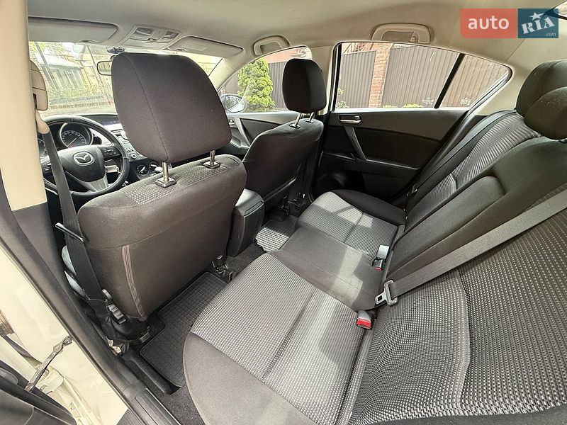 Седан Mazda 3 2011 в Львові