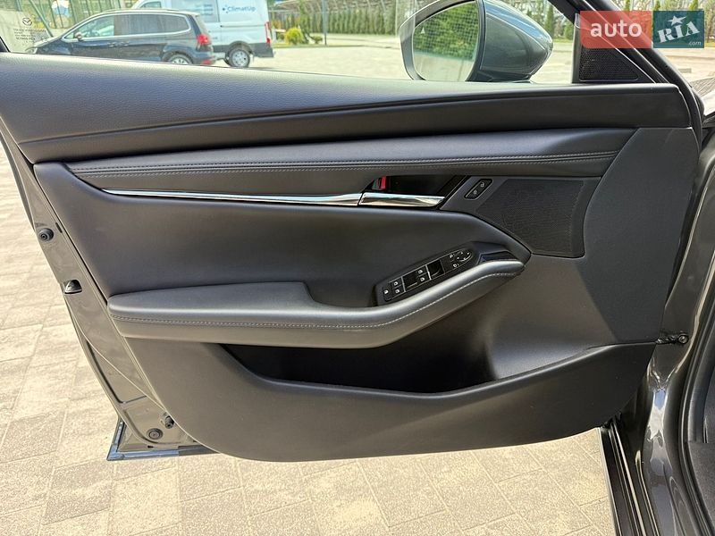 Седан Mazda 3 2023 в Львові