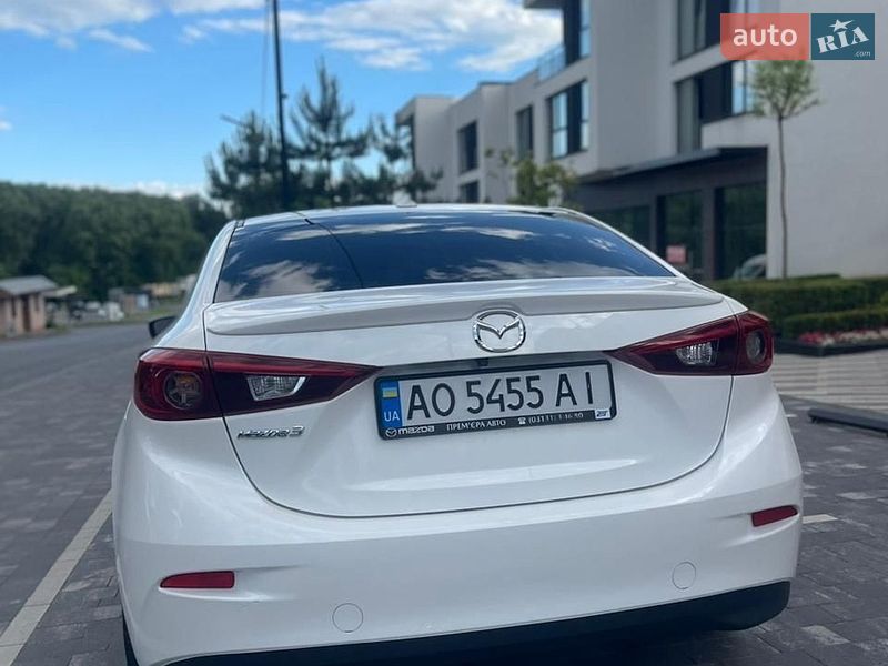 Седан Mazda 3 2017 в Ужгороде
