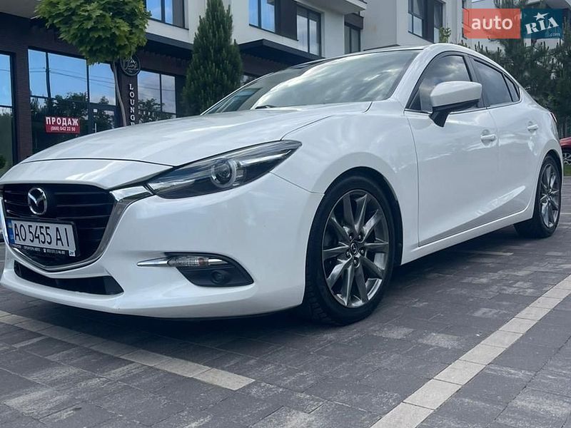 Седан Mazda 3 2017 в Ужгороде