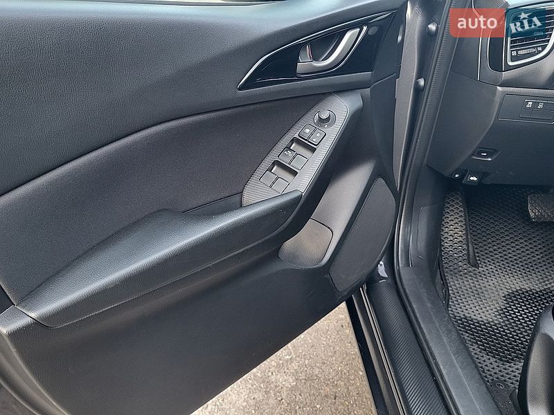 Седан Mazda 3 2015 в Полтаве