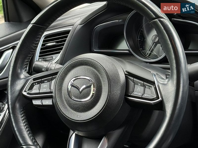 Седан Mazda 3 2017 в Обухові