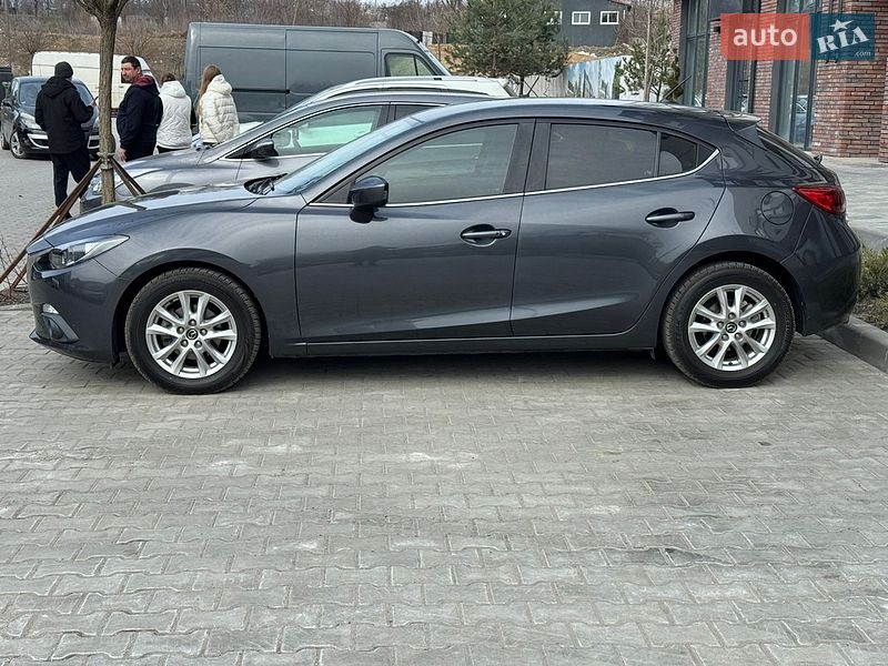 Хэтчбек Mazda 3 2015 в Умани