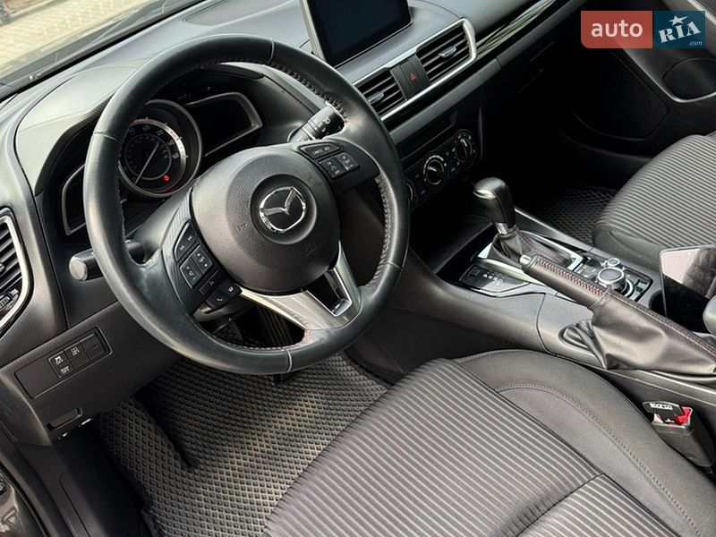 Хэтчбек Mazda 3 2015 в Умани