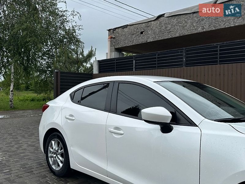 Седан Mazda 3 2016 в Днепре