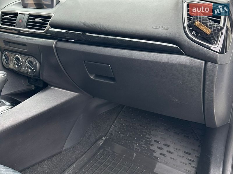 Седан Mazda 3 2016 в Днепре