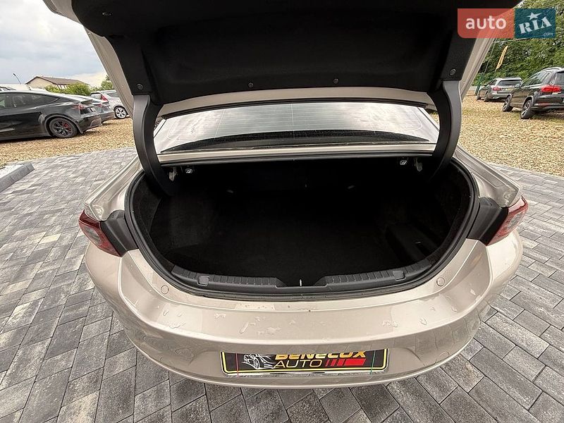 Седан Mazda 3 2024 в Коломые