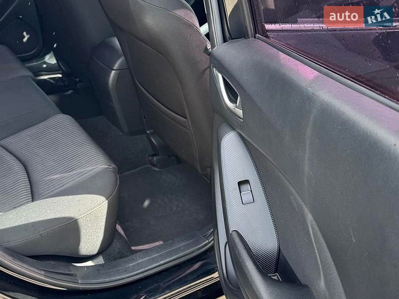 Седан Mazda 3 2015 в Харькове