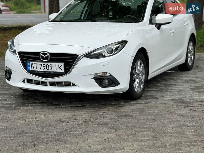 Седан Mazda 3 2014 в Стрию