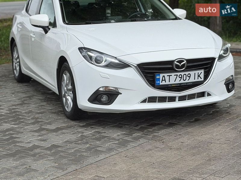 Седан Mazda 3 2014 в Стрию