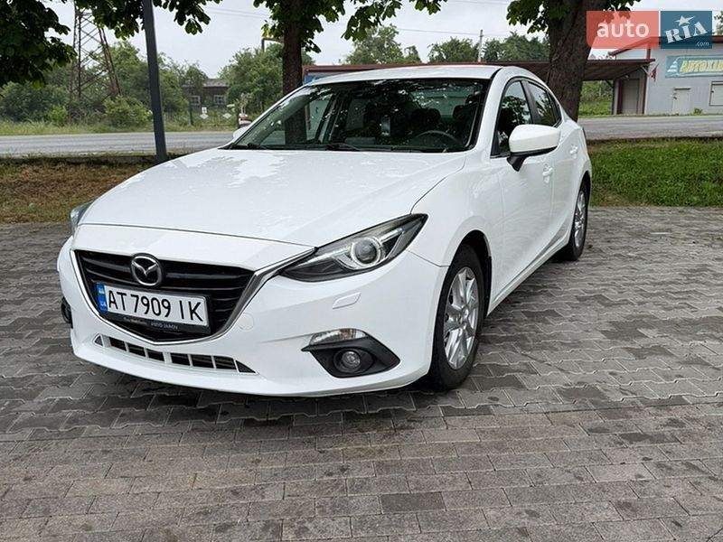 Седан Mazda 3 2014 в Стрию
