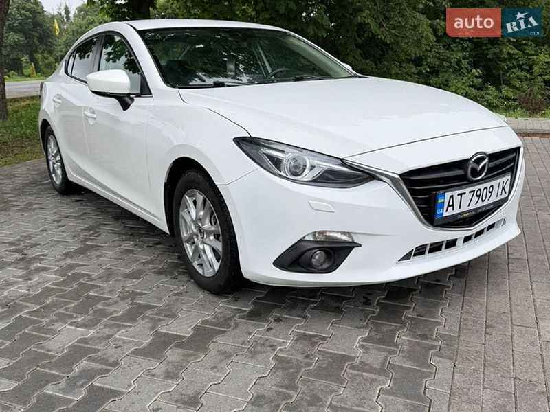 Седан Mazda 3 2014 в Стрию