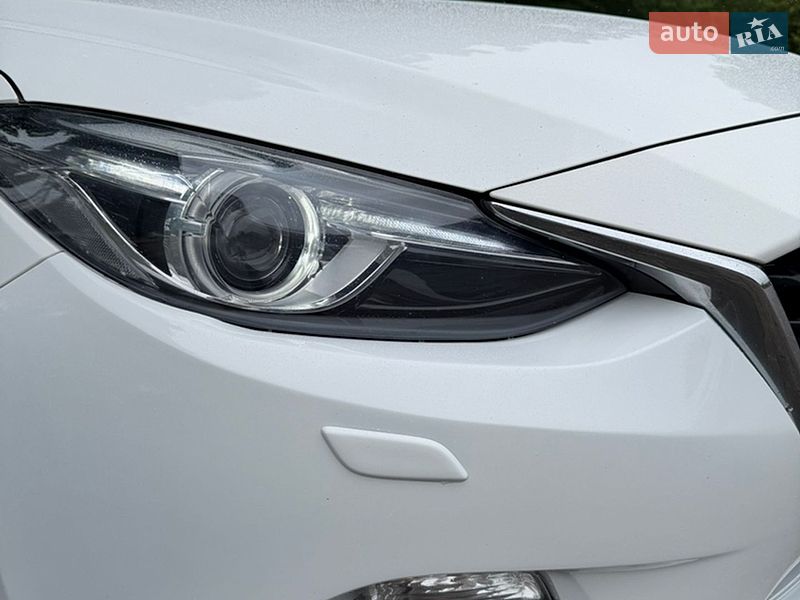 Седан Mazda 3 2014 в Стрию