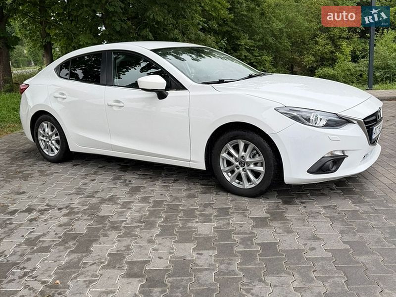 Седан Mazda 3 2014 в Стрию