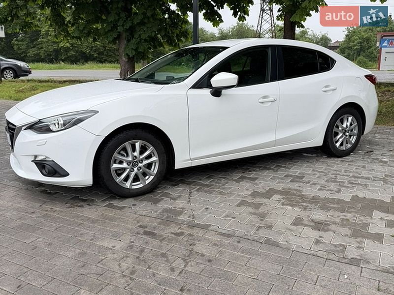 Седан Mazda 3 2014 в Стрию