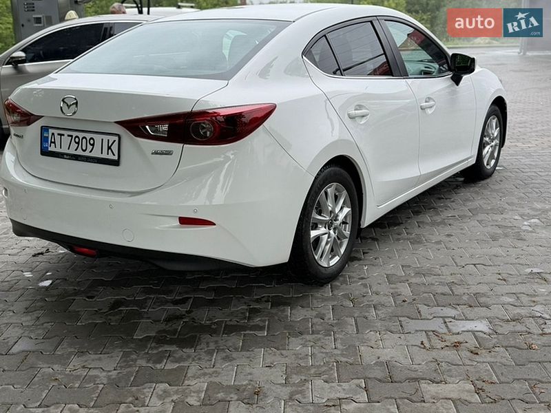 Седан Mazda 3 2014 в Стрию