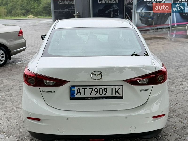 Седан Mazda 3 2014 в Стрию