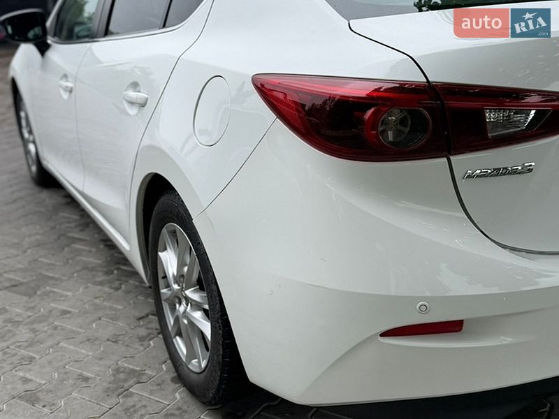 Седан Mazda 3 2014 в Стрию