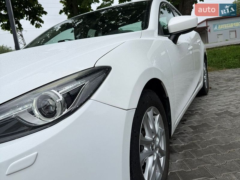 Седан Mazda 3 2014 в Стрию