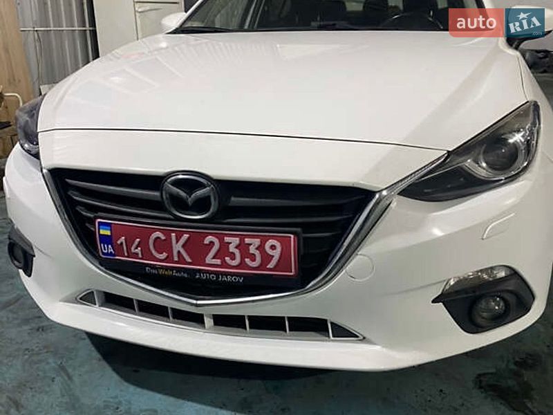 Седан Mazda 3 2014 в Стрию