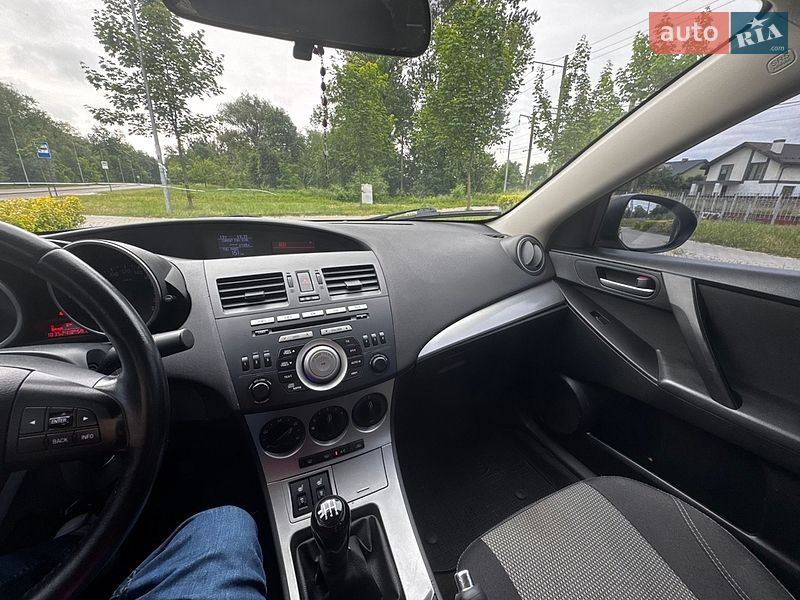 Седан Mazda 3 2010 в Львове