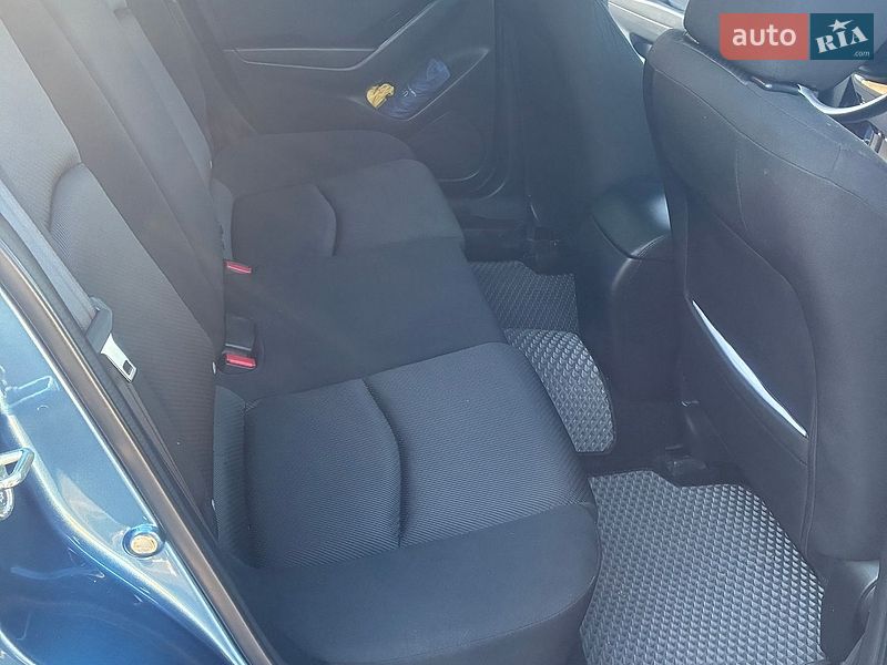 Седан Mazda 3 2018 в Самборі